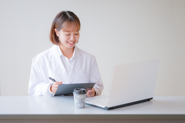 薄毛の原因と対策｜抜け毛が増えたら読むべき正しい予防と改善方法とは？