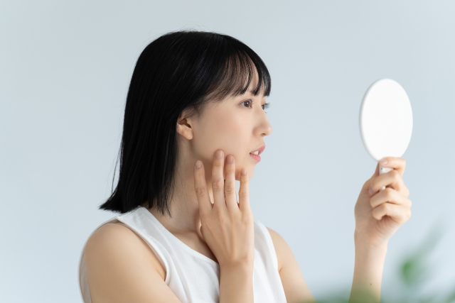 ニキビの原因とニキビができやすい人の特徴｜年代・部位・生活習慣別にわかるセルフチェック